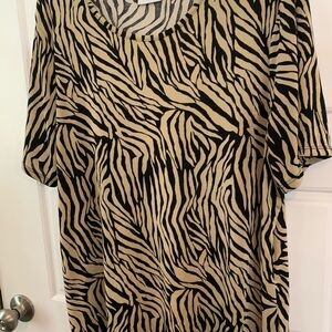 🌻 Jaclyn Smith Women’s animal print top​​​​